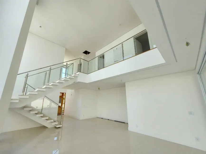 Casa com 4 quartos à venda e para alugar, 450m2 em Alphaville, Santana De Parnaiba - SP - imagem 3 Foto 3 de Casa com 4 quartos à venda e para alugar, 450m2 em Alphaville, Santana De Parnaiba - SP