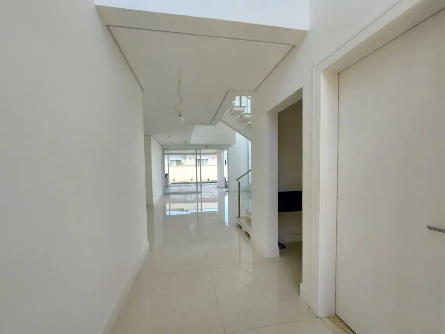 Casa com 4 quartos à venda e para alugar, 450m2 em Alphaville, Santana De Parnaiba - SP - imagem 6 Foto 6 de Casa com 4 quartos à venda e para alugar, 450m2 em Alphaville, Santana De Parnaiba - SP