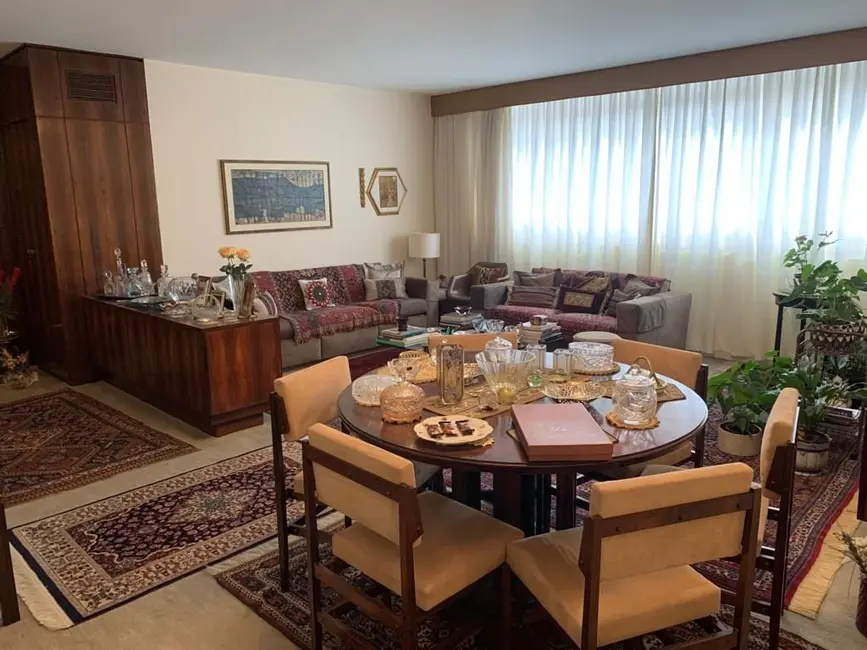 Apartamento com 3 quartos à venda, 224m2 em Higienópolis, São Paulo - SP - imagem 2 Foto 2 de Apartamento com 3 quartos à venda, 224m2 em Higienópolis, São Paulo - SP