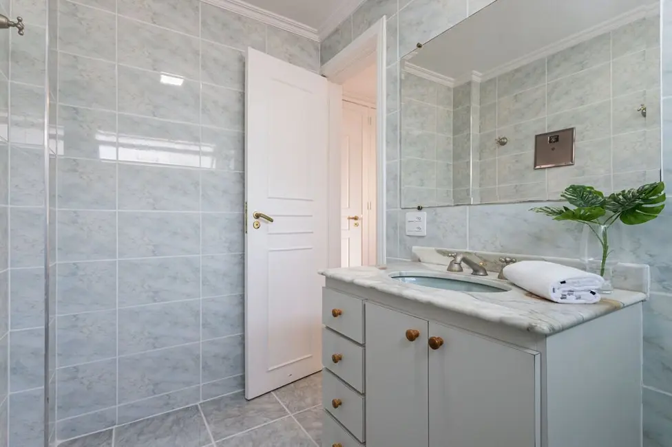 Apartamento com 3 quartos à venda, 145m2 em Vila Mariana, São Paulo - SP - imagem 3 Foto 3 de Apartamento com 3 quartos à venda, 145m2 em Vila Mariana, São Paulo - SP