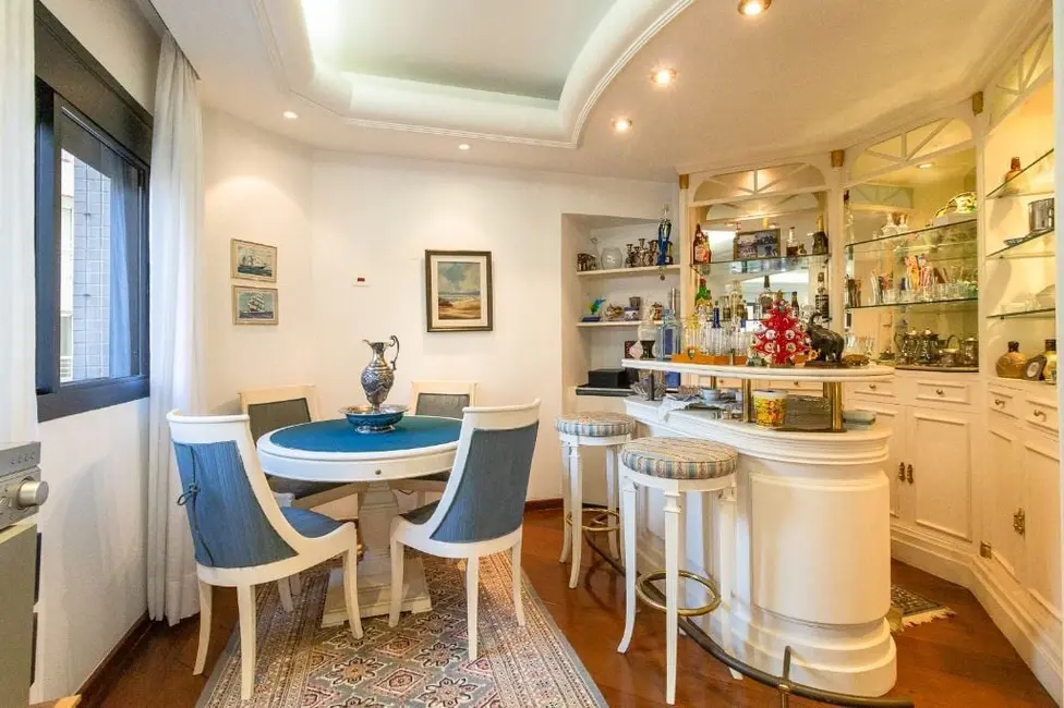 Apartamento com 3 quartos à venda, 196m2 em Aclimação, São Paulo - SP - imagem 4 Foto 4 de Apartamento com 3 quartos à venda, 196m2 em Aclimação, São Paulo - SP