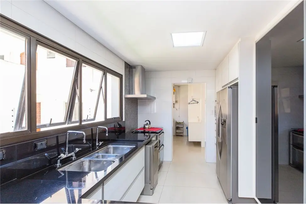 Apartamento com 3 quartos à venda, 217m2 em Campo Belo, São Paulo - SP - imagem 3 Foto 3 de Apartamento com 3 quartos à venda, 217m2 em Campo Belo, São Paulo - SP