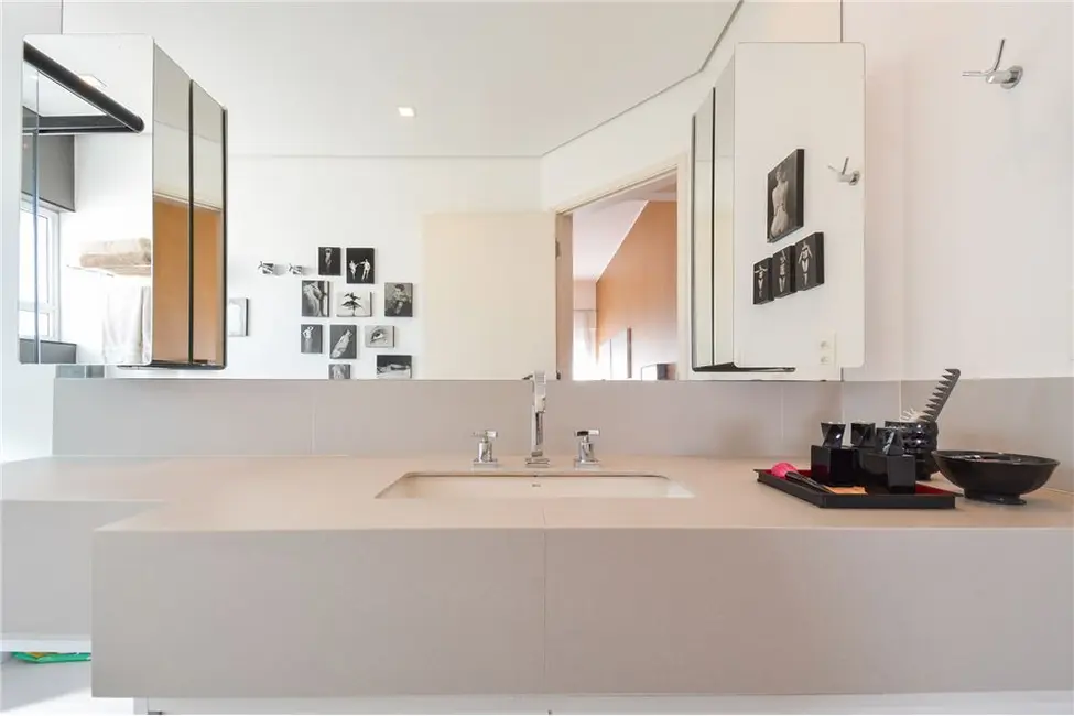 Apartamento com 3 quartos à venda, 259m2 em Higienópolis, São Paulo - SP - imagem 4 Foto 4 de Apartamento com 3 quartos à venda, 259m2 em Higienópolis, São Paulo - SP