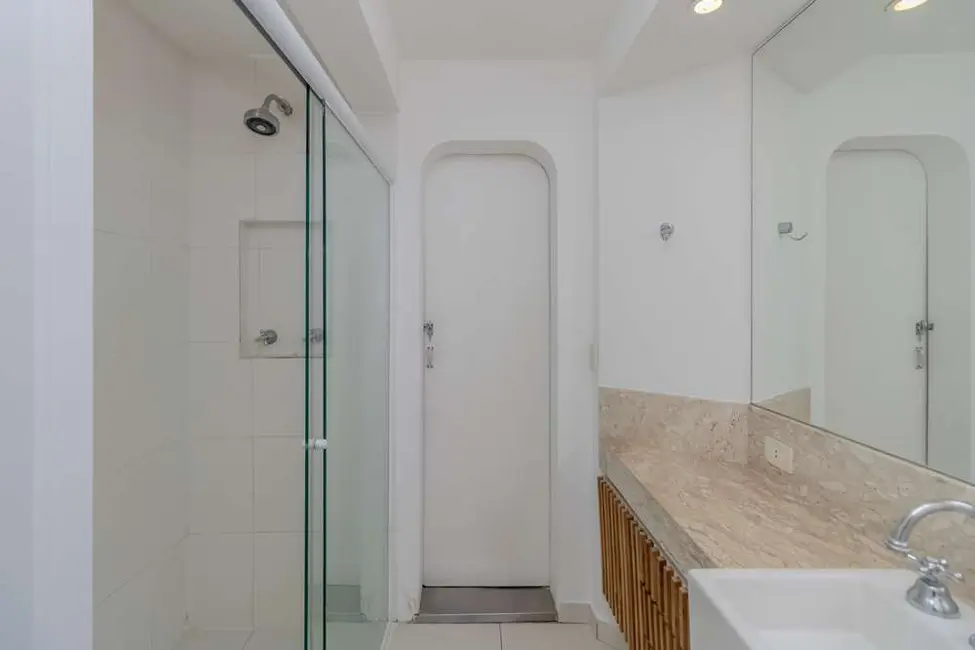 Apartamento com 3 quartos à venda, 206m2 em Higienópolis, São Paulo - SP - imagem 4 Foto 4 de Apartamento com 3 quartos à venda, 206m2 em Higienópolis, São Paulo - SP