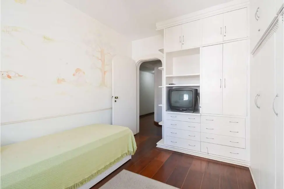 Apartamento com 3 quartos à venda, 195m2 em Aclimação, São Paulo - SP - imagem 3 Foto 3 de Apartamento com 3 quartos à venda, 195m2 em Aclimação, São Paulo - SP