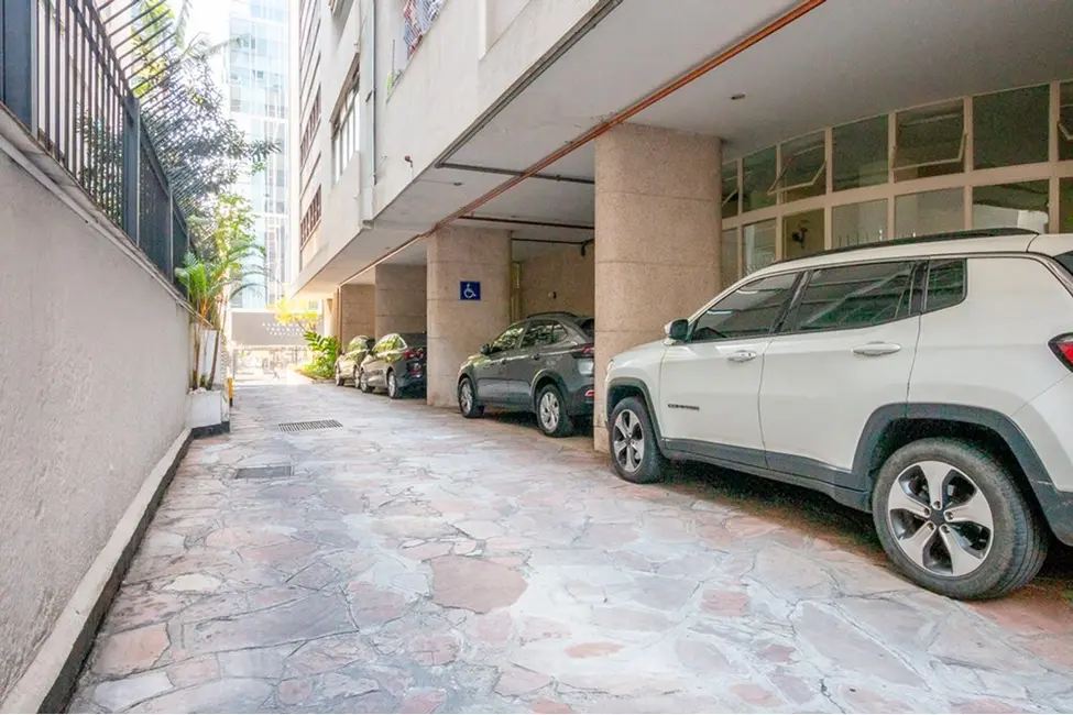 Apartamento com 3 quartos à venda, 144m2 em Higienópolis, São Paulo - SP - imagem 4 Foto 4 de Apartamento com 3 quartos à venda, 144m2 em Higienópolis, São Paulo - SP