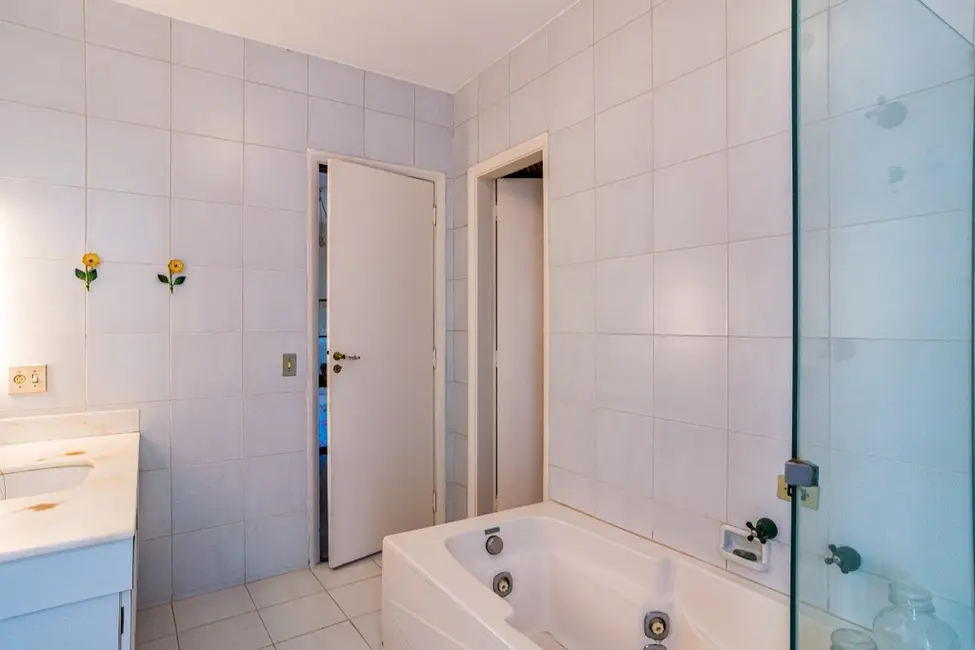 Foto 2 de Apartamento com 3 quartos à venda, 219m2 em Cerqueira César, São Paulo - SP