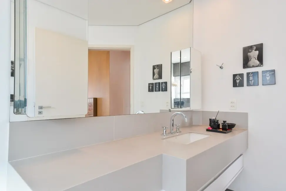Apartamento com 3 quartos à venda, 259m2 em Higienópolis, São Paulo - SP - imagem 4 Foto 4 de Apartamento com 3 quartos à venda, 259m2 em Higienópolis, São Paulo - SP