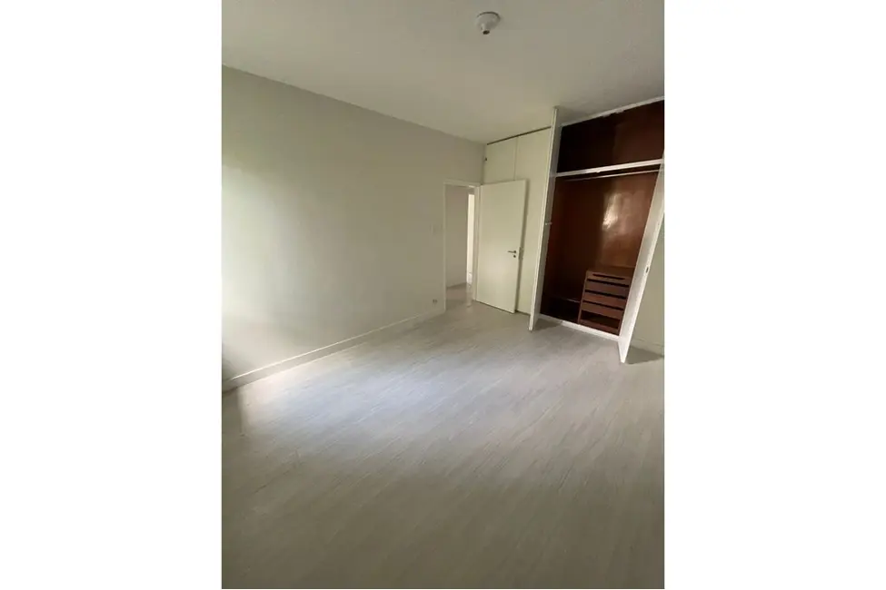 Apartamento com 3 quartos à venda, 137m2 em Aclimação, São Paulo - SP - imagem 4 Foto 4 de Apartamento com 3 quartos à venda, 137m2 em Aclimação, São Paulo - SP