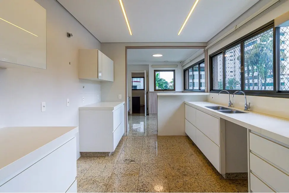 Apartamento com 3 quartos à venda, 287m2 em Aclimação, São Paulo - SP - imagem 5 Foto 5 de Apartamento com 3 quartos à venda, 287m2 em Aclimação, São Paulo - SP
