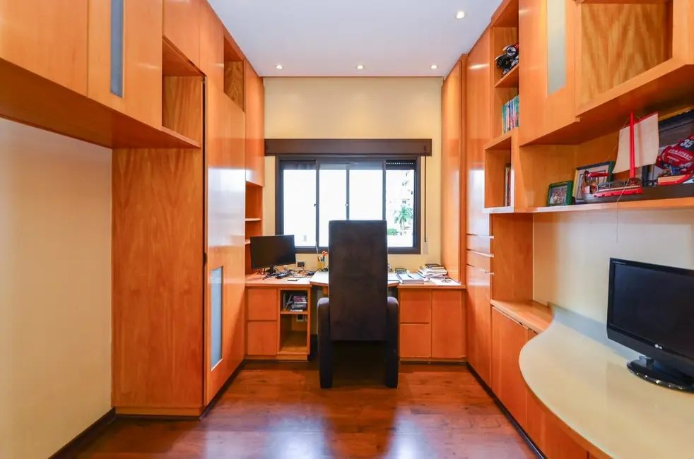 Apartamento com 4 quartos à venda, 270m2 em Vila Mariana, São Paulo - SP - imagem 2 Foto 2 de Apartamento com 4 quartos à venda, 270m2 em Vila Mariana, São Paulo - SP