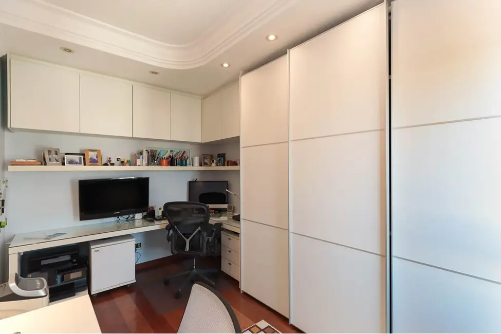 Apartamento com 3 quartos à venda, 168m2 em Aclimação, São Paulo - SP - imagem 2 Foto 2 de Apartamento com 3 quartos à venda, 168m2 em Aclimação, São Paulo - SP