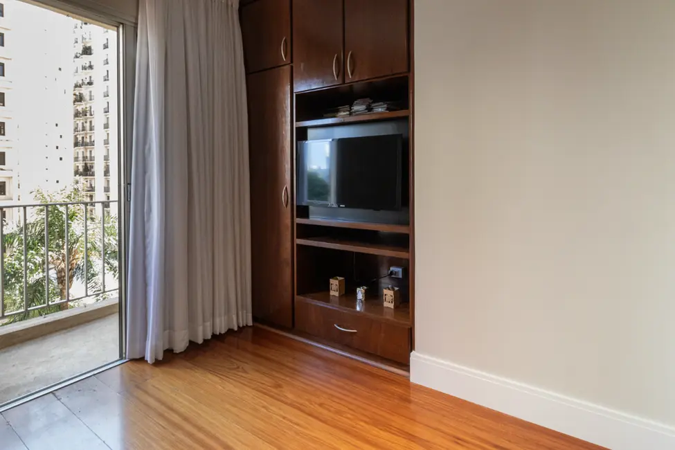 Foto 3 de Apartamento com 2 quartos à venda, 57m2 em Moema, São Paulo - SP