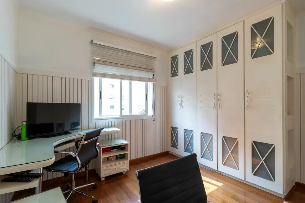 Apartamento com 3 quartos à venda, 195m2 em Moema, São Paulo - SP - imagem 4 Foto 4 de Apartamento com 3 quartos à venda, 195m2 em Moema, São Paulo - SP