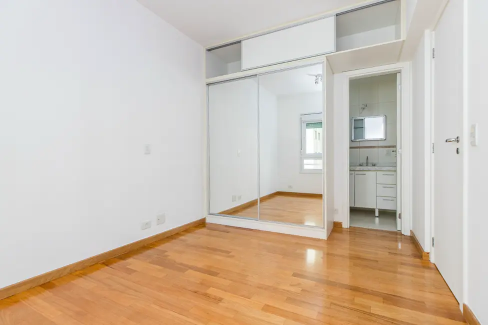 Foto 3 de Apartamento com 2 quartos à venda, 66m2 em Moema, São Paulo - SP