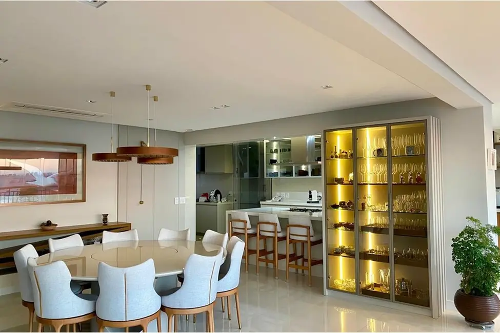 Apartamento com 4 quartos à venda, 246m2 em Vila Mariana, São Paulo - SP - imagem 2 Foto 2 de Apartamento com 4 quartos à venda, 246m2 em Vila Mariana, São Paulo - SP