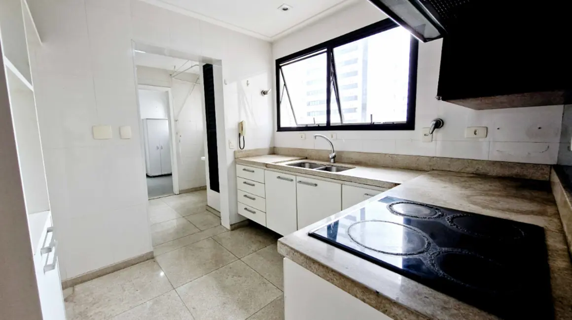 Apartamento com 4 quartos à venda, 184m2 em Aclimação, São Paulo - SP - imagem 3 Foto 3 de Apartamento com 4 quartos à venda, 184m2 em Aclimação, São Paulo - SP
