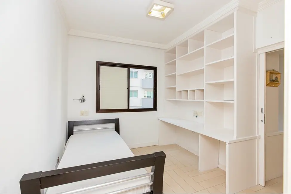 Apartamento com 4 quartos à venda, 155m2 em Moema, São Paulo - SP - imagem 4 Foto 4 de Apartamento com 4 quartos à venda, 155m2 em Moema, São Paulo - SP