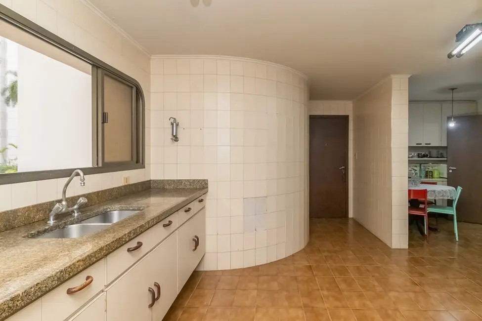 Apartamento com 4 quartos à venda, 210m2 em Moema, São Paulo - SP - imagem 9 Foto 9 de Apartamento com 4 quartos à venda, 210m2 em Moema, São Paulo - SP