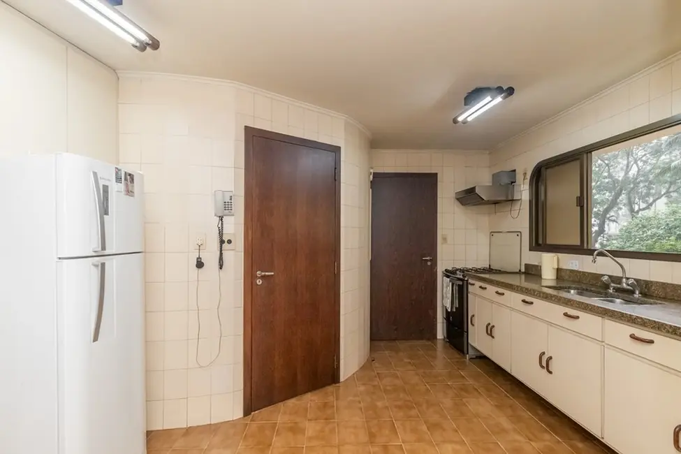 Apartamento com 4 quartos à venda, 210m2 em Moema, São Paulo - SP - imagem 8 Foto 8 de Apartamento com 4 quartos à venda, 210m2 em Moema, São Paulo - SP