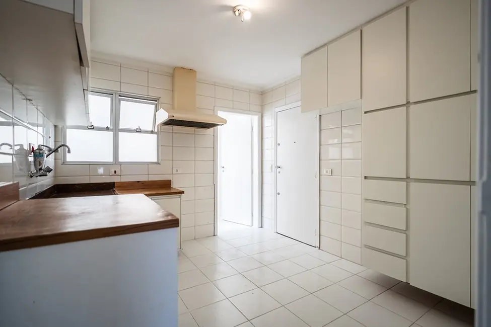 Apartamento com 3 quartos à venda, 145m2 em Moema, São Paulo - SP - imagem 8 Foto 8 de Apartamento com 3 quartos à venda, 145m2 em Moema, São Paulo - SP