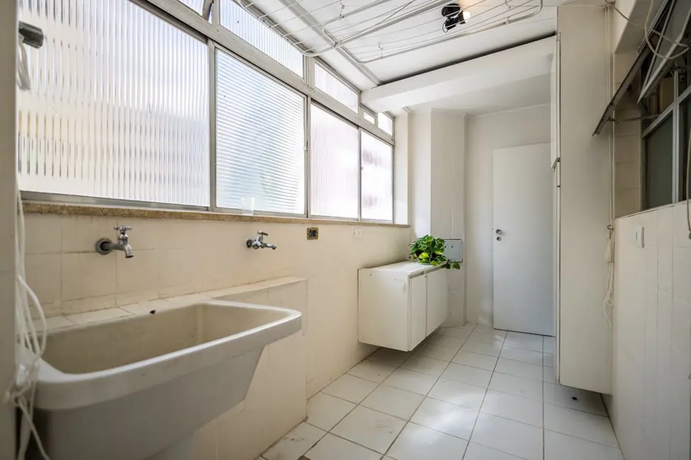 Apartamento com 3 quartos à venda, 145m2 em Moema, São Paulo - SP - imagem 4 Foto 4 de Apartamento com 3 quartos à venda, 145m2 em Moema, São Paulo - SP
