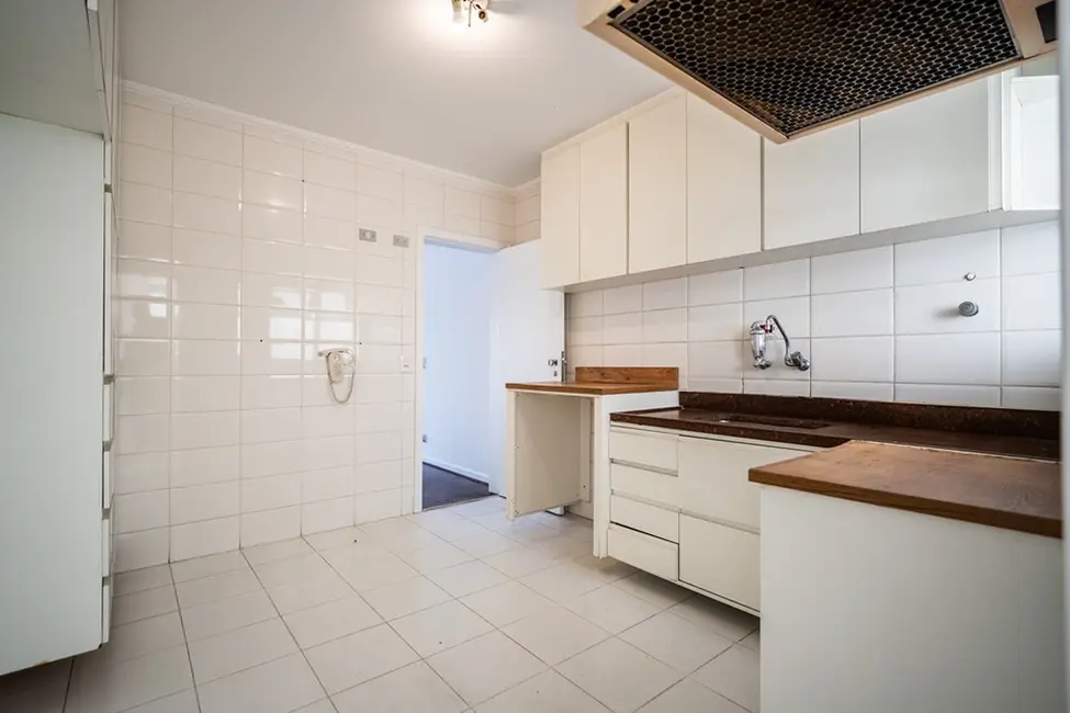 Apartamento com 3 quartos à venda, 145m2 em Moema, São Paulo - SP - imagem 9 Foto 9 de Apartamento com 3 quartos à venda, 145m2 em Moema, São Paulo - SP