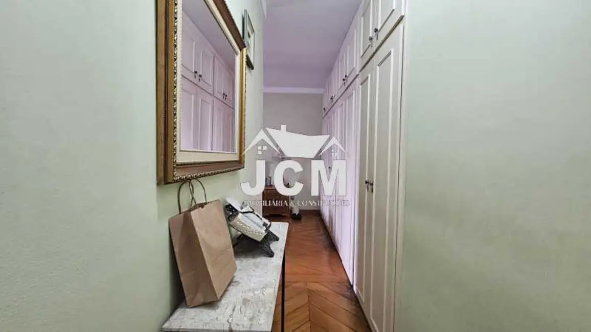 Apartamento com 3 quartos à venda, 2010m2 em Rio De Janeiro - RJ - imagem 9 Foto 9 de Apartamento com 3 quartos à venda, 2010m2 em Rio De Janeiro - RJ