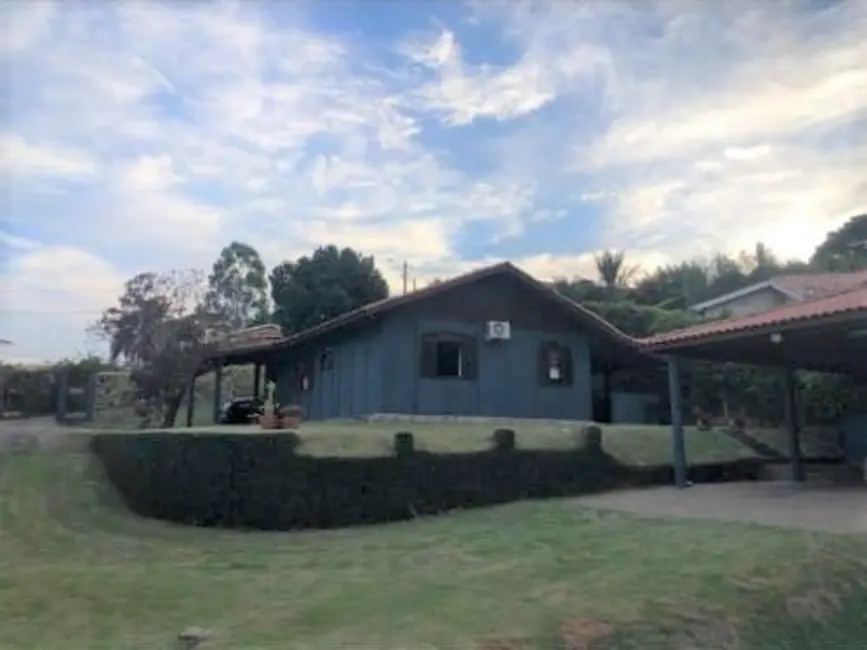 Foto 2 de Chácara com 3 quartos à venda, 207m2 em Jardim Leonor, Itatiba - SP