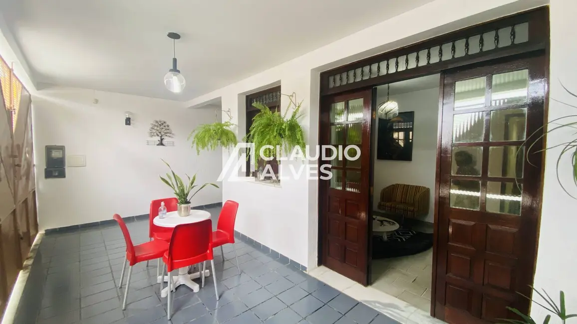 Foto 1 de Casa com 4 quartos à venda, 200m2 em Capuchinhos, Feira De Santana - BA
