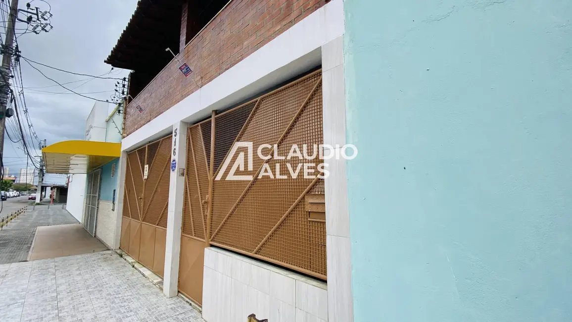 Foto 2 de Casa com 4 quartos à venda, 200m2 em Capuchinhos, Feira De Santana - BA
