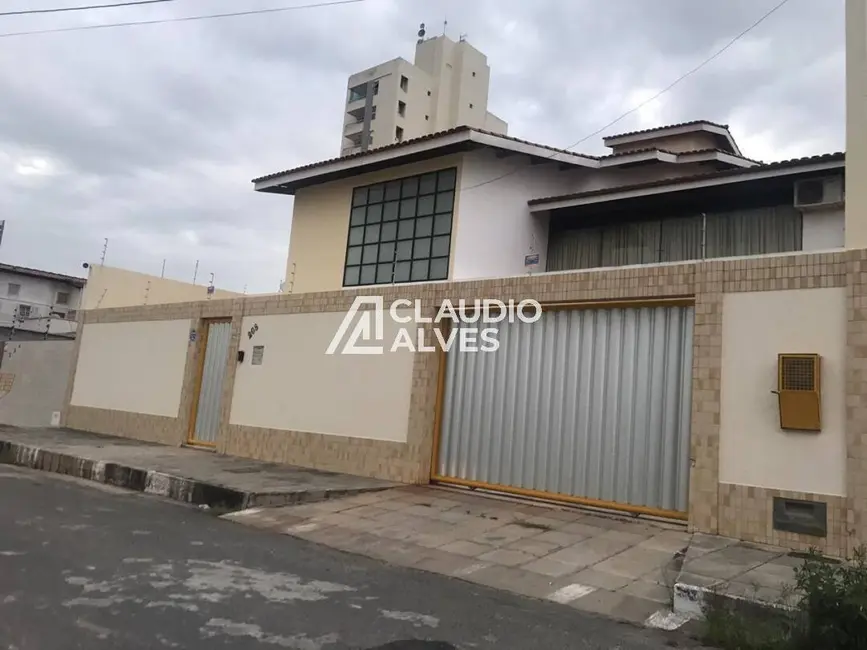 Foto 1 de Casa com 4 quartos à venda, 200m2 em Santa Mônica, Feira De Santana - BA