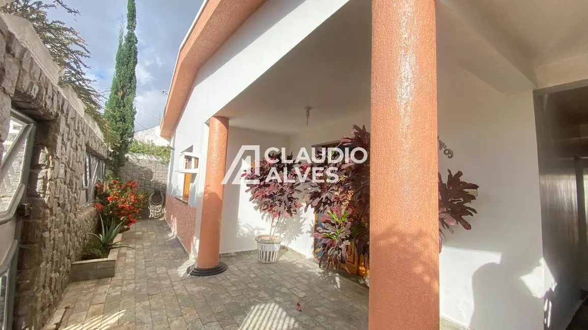 Foto 2 de Casa com 4 quartos para alugar, 392m2 em Jardim Cruzeiro, Feira De Santana - BA