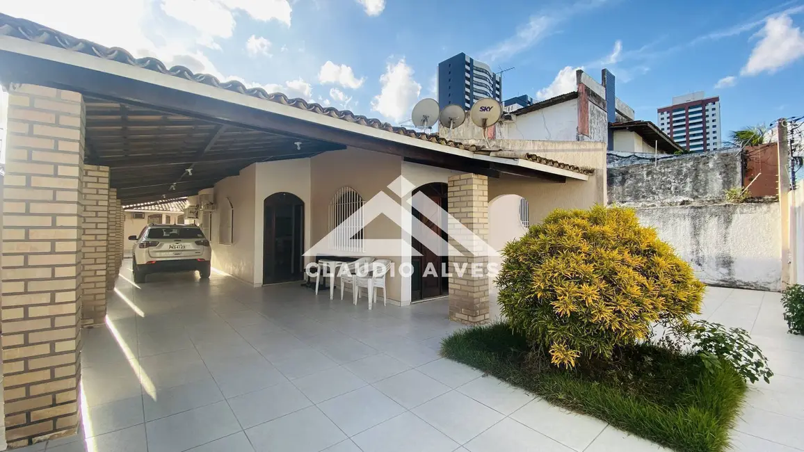 Foto 1 de Casa com 4 quartos à venda, 200m2 em Feira De Santana - BA