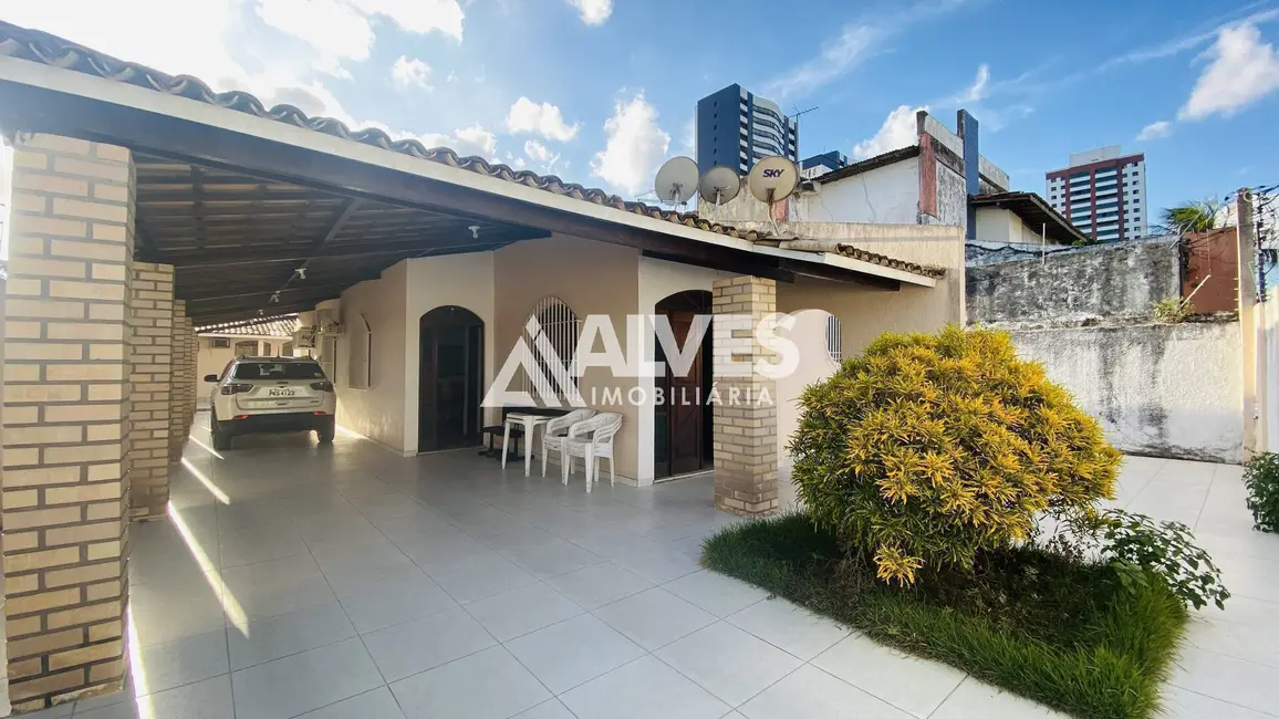 Foto 1 de Casa com 4 quartos à venda, 200m2 em Santa Mônica, Feira De Santana - BA