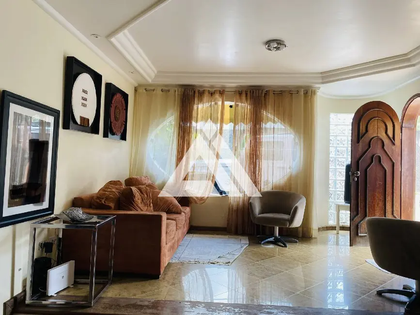 Casa com 4 quartos à venda, 200m2 em Feira De Santana - BA - imagem 8 Foto 8 de Casa com 4 quartos à venda, 200m2 em Feira De Santana - BA