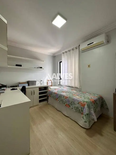 Apartamento com 3 quartos à venda, 165m2 em Centro, Feira De Santana - BA - imagem 5 Foto 5 de Apartamento com 3 quartos à venda, 165m2 em Centro, Feira De Santana - BA