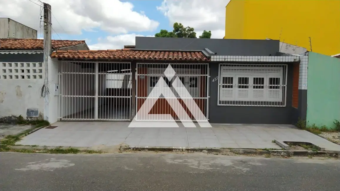 Foto 1 de Casa com 5 quartos à venda, 150m2 em Feira De Santana - BA