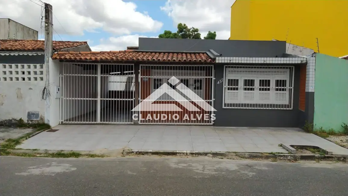 Foto 1 de Casa com 5 quartos à venda, 150m2 em Feira De Santana - BA
