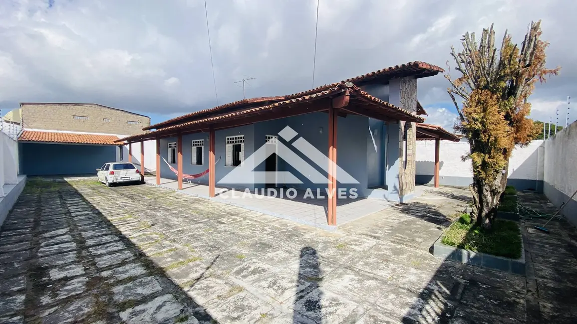 Foto 2 de Casa com 5 quartos à venda, 200m2 em Feira De Santana - BA