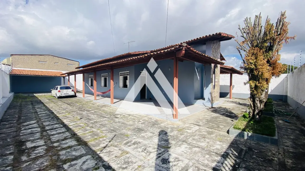 Foto 2 de Casa com 5 quartos à venda, 200m2 em Feira De Santana - BA