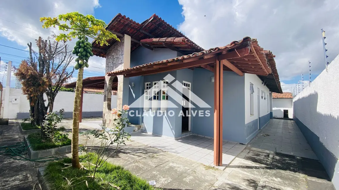 Foto 1 de Casa com 5 quartos à venda, 200m2 em Feira De Santana - BA
