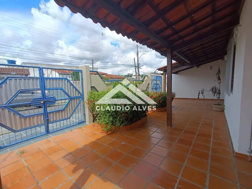 Foto 1 de Casa com 3 quartos à venda, 200m2 em Feira De Santana - BA