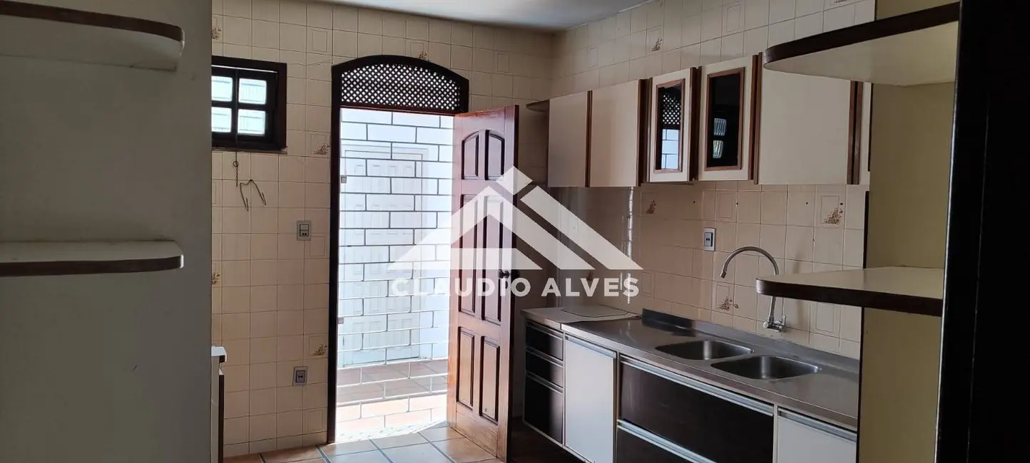 Foto 5 de Casa com 3 quartos à venda, 200m2 em Feira De Santana - BA