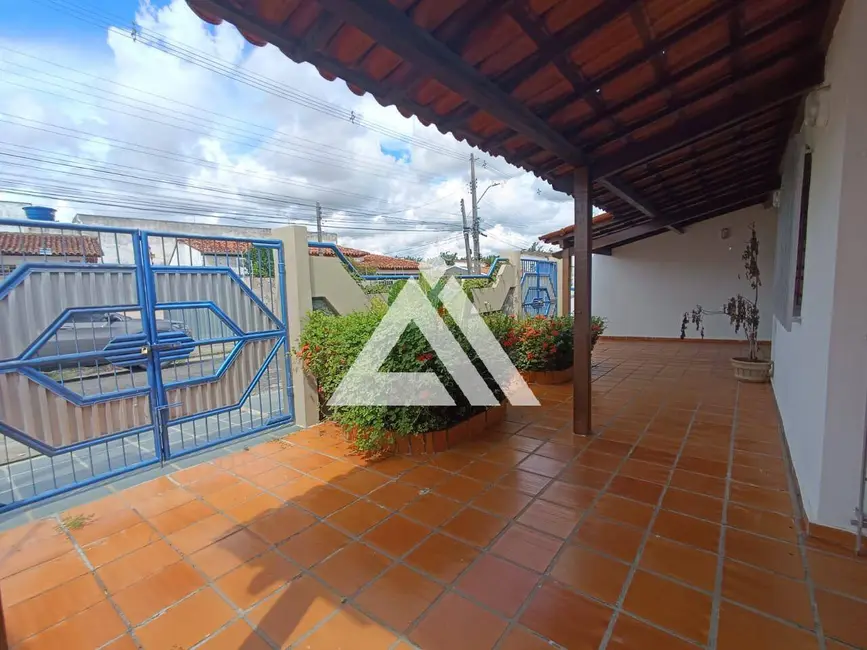 Foto 1 de Casa com 3 quartos à venda, 200m2 em Queimadinha, Feira De Santana - BA