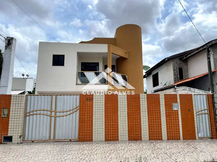 Casa com 5 quartos à venda, 200m2 em Feira De Santana - BA - imagem 1 Foto 1 de Casa com 5 quartos à venda, 200m2 em Feira De Santana - BA