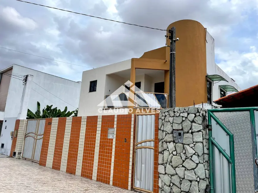 Casa com 5 quartos à venda, 200m2 em Feira De Santana - BA - imagem 2 Foto 2 de Casa com 5 quartos à venda, 200m2 em Feira De Santana - BA