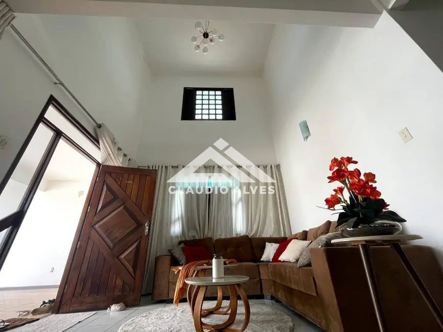 Casa com 5 quartos à venda, 200m2 em Feira De Santana - BA - imagem 5 Foto 5 de Casa com 5 quartos à venda, 200m2 em Feira De Santana - BA
