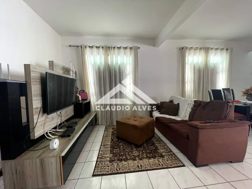 Casa com 5 quartos à venda, 200m2 em Feira De Santana - BA - imagem 9 Foto 9 de Casa com 5 quartos à venda, 200m2 em Feira De Santana - BA