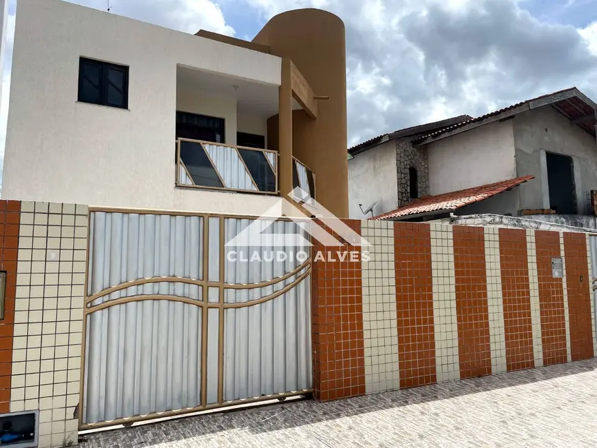 Casa com 5 quartos à venda, 200m2 em Feira De Santana - BA - imagem 3 Foto 3 de Casa com 5 quartos à venda, 200m2 em Feira De Santana - BA